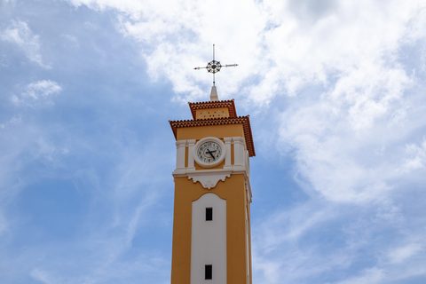 Glockenturm im Zentrum des Mercado de Nuestra Señora de África, auch bekannt als afrikanischer Markt
