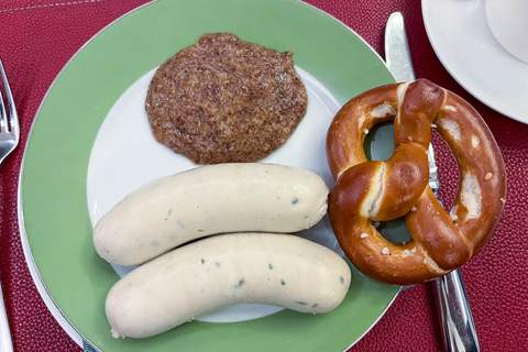 Hotel Goliath am Dom Regensburg Weißwurst Frühstück mit kleiner Breze