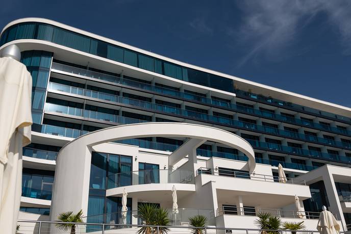 Hilton Rijeka Blick auf Villen am Strand
