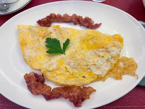 Hotel Goliath am Dom Regensburg Omelette Frühstück