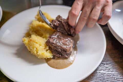 Geschmorte Rinderbäckchen Anrichten im Ganeum Restaurant Lovran