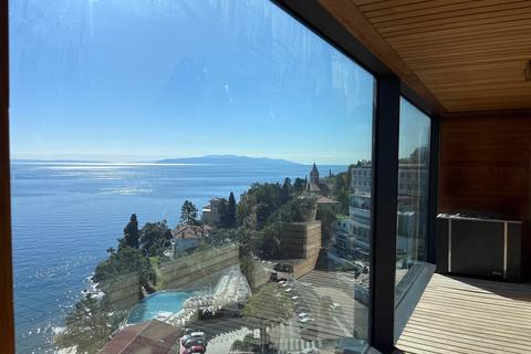 Traumhafter Blick große Sauna mit Kvarner-Bucht-Blick Grand Hotel Adriatic Opatija